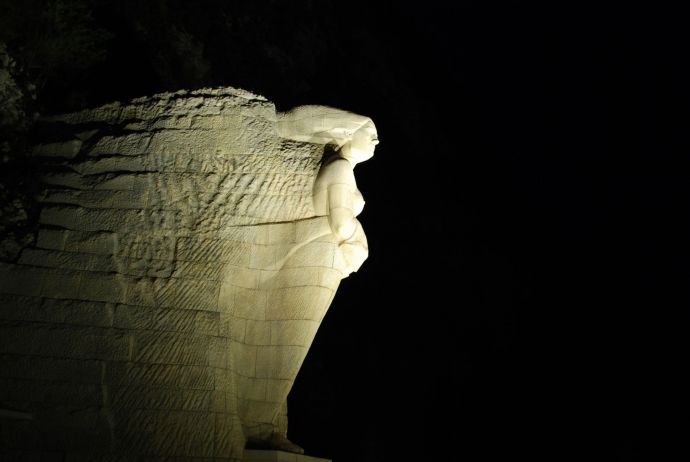 monument ; Cerdon ; nocturne