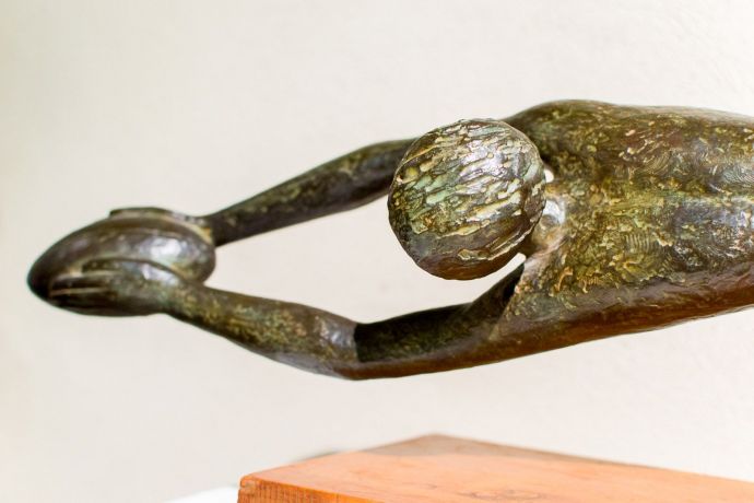 rugbyman, détail, bronze